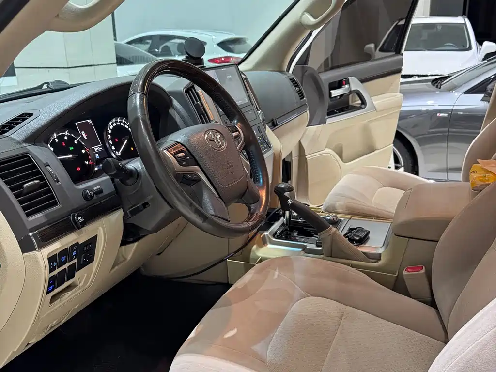 Toyota Land Cruiser — миниатюра 8