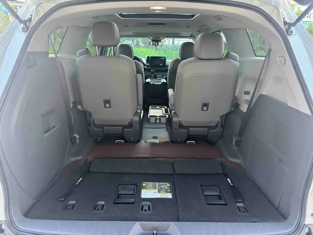 Toyota Granvia — миниатюра 13