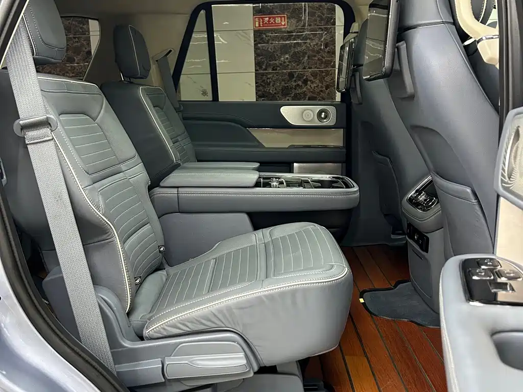 Lincoln Navigator — миниатюра 10