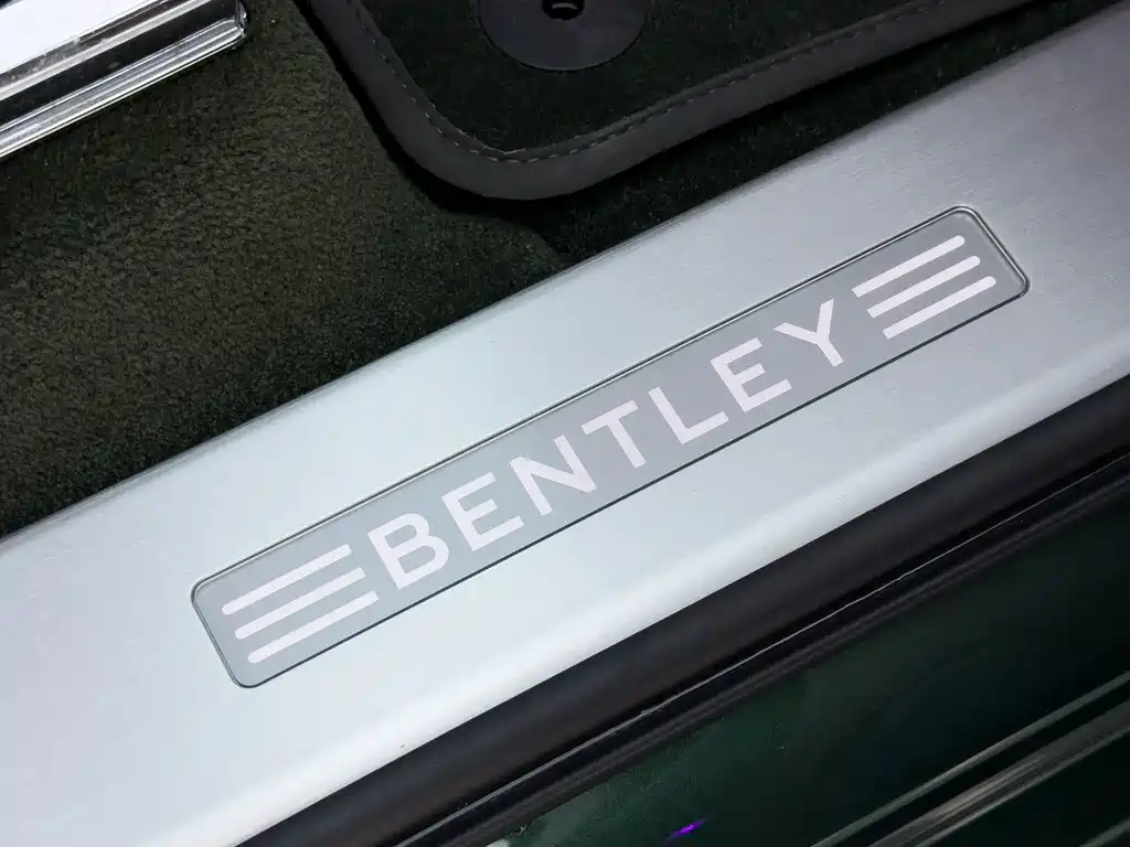 Bentley Bentayga — миниатюра 13