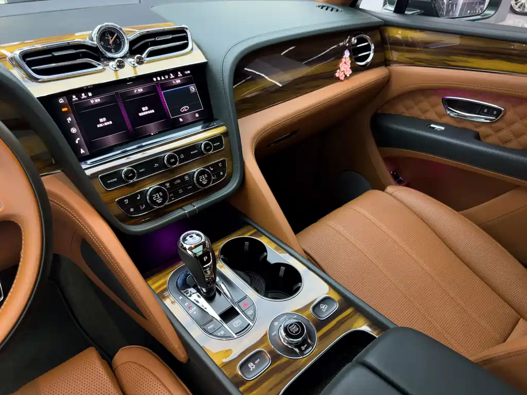 Bentley Bentayga — миниатюра 25