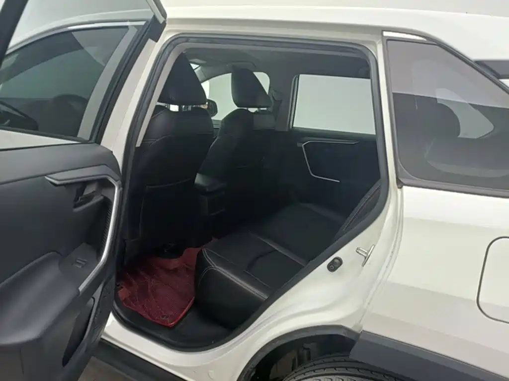 Toyota RAV4 — миниатюра 7