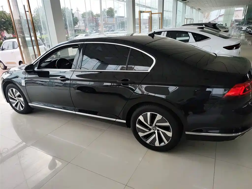 VOLKSWAGEN MAGOTAN GTE PLUG IN HYBRID