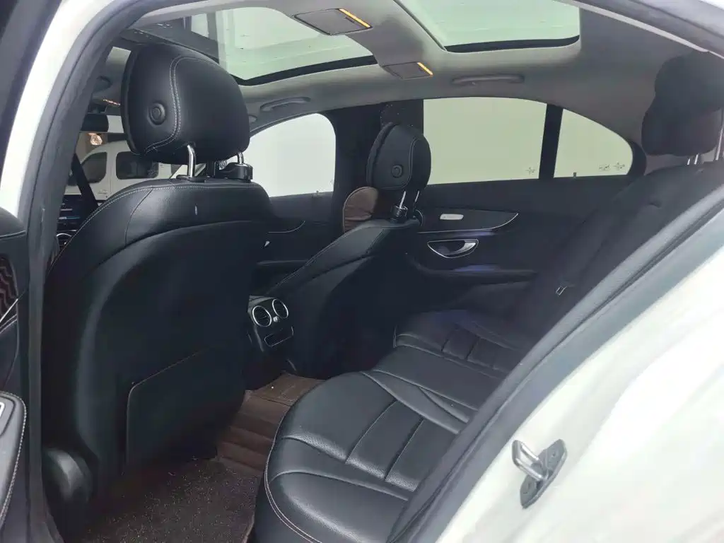 Mercedes-Benz C-Class — миниатюра 6