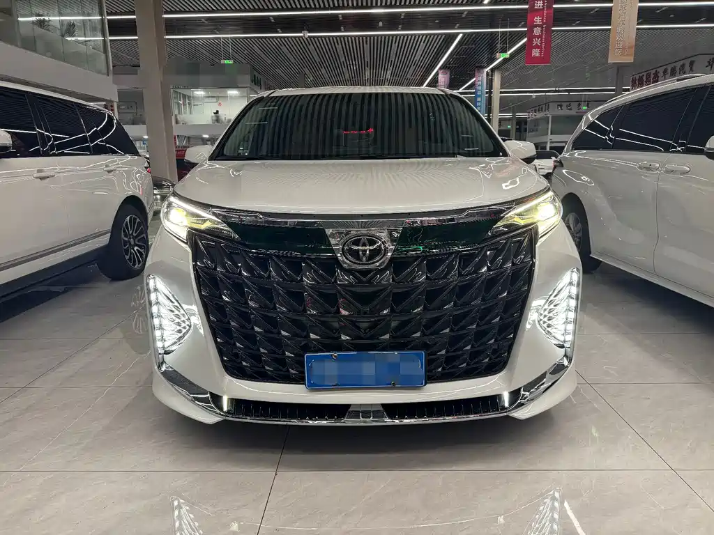 Toyota Granvia — миниатюра 2