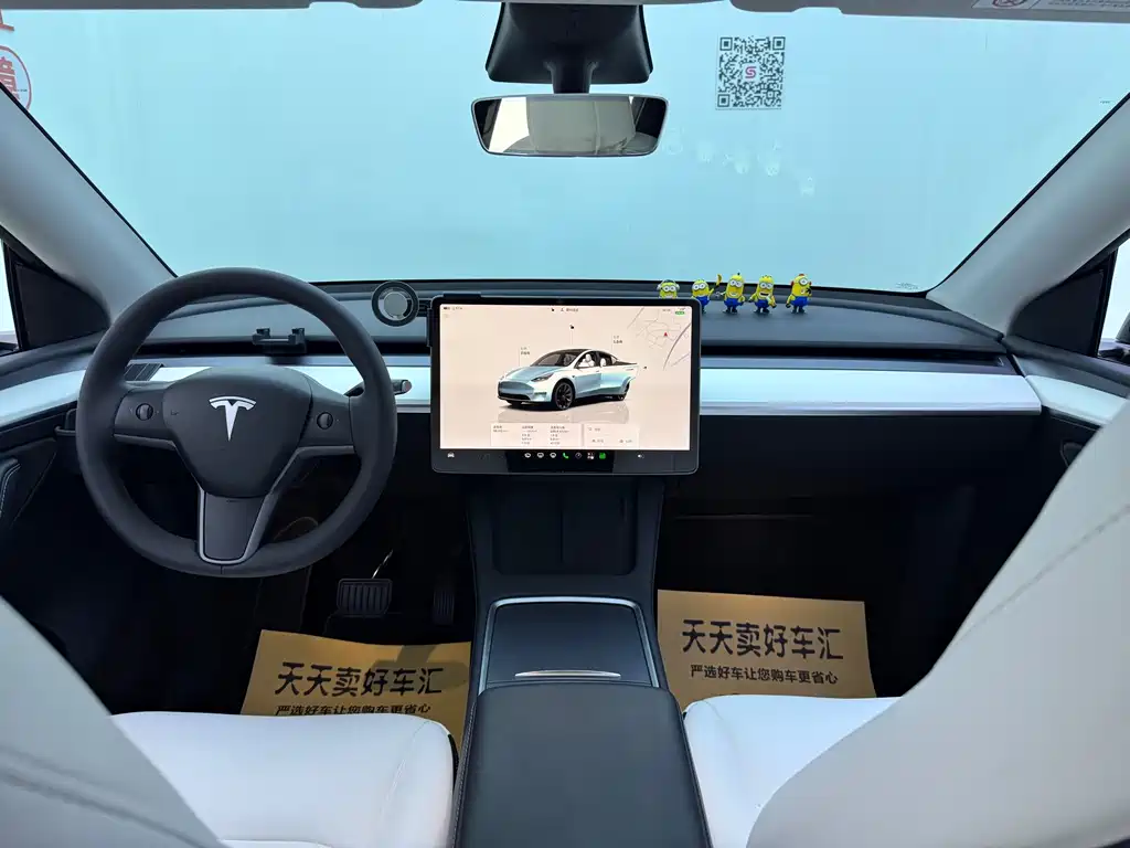 Tesla Model Y — миниатюра 8