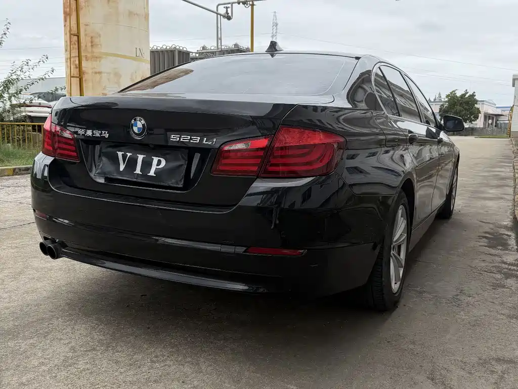 BMW 5 Series — миниатюра 8