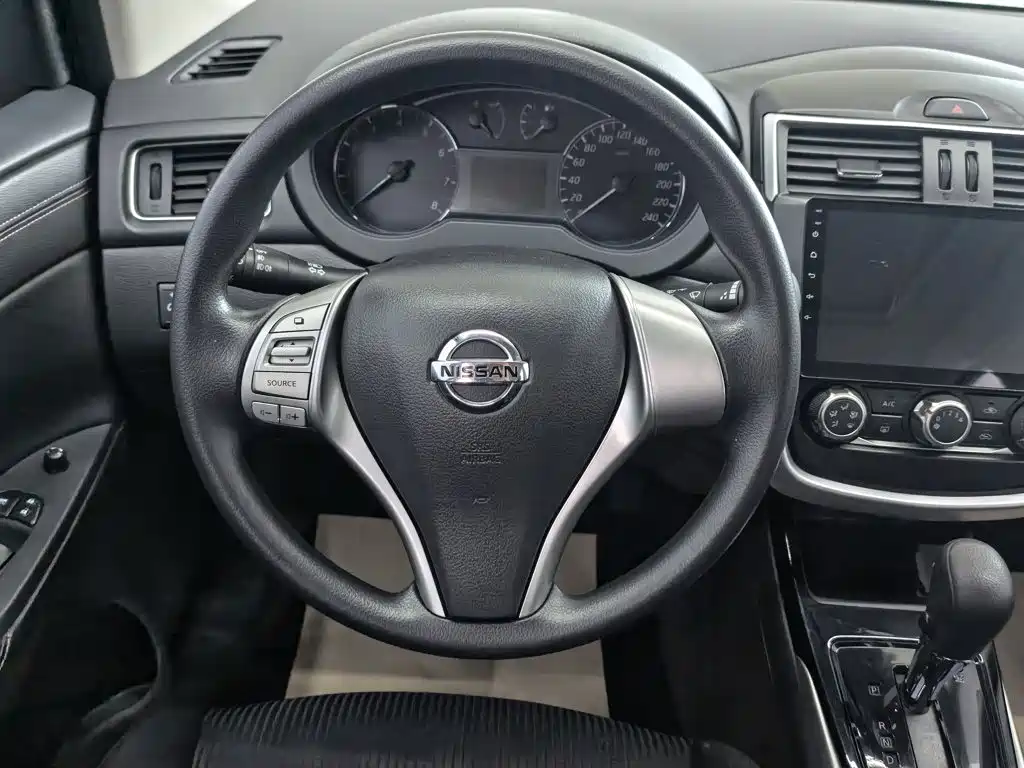 Nissan Tiida — миниатюра 11