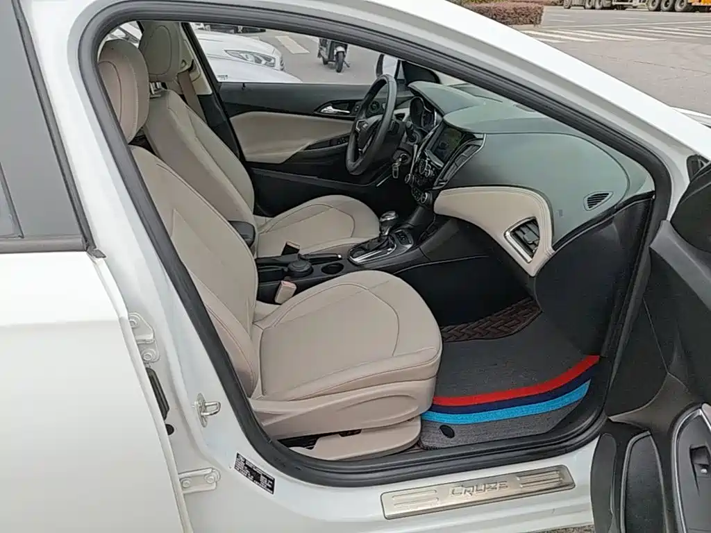 Chevrolet Cruze — миниатюра 25