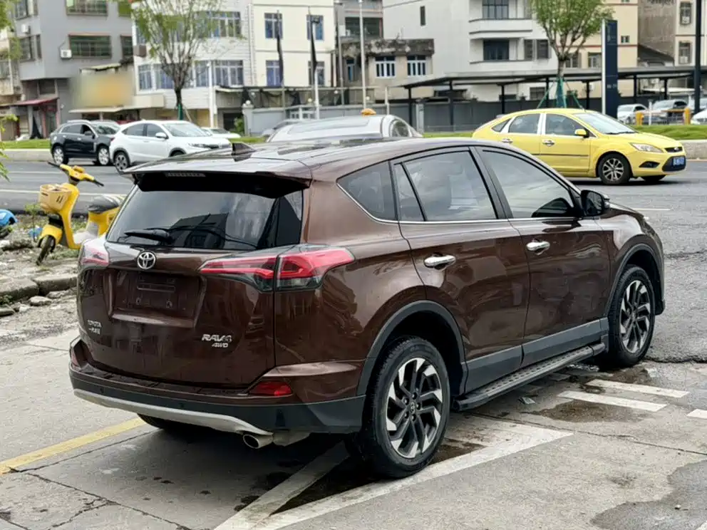 Toyota RAV4 — миниатюра 17