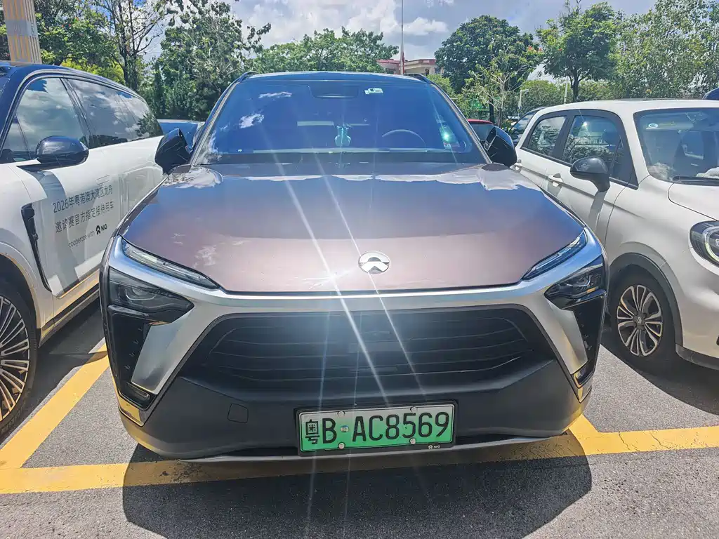 NIO ES8 2020 580KM мест