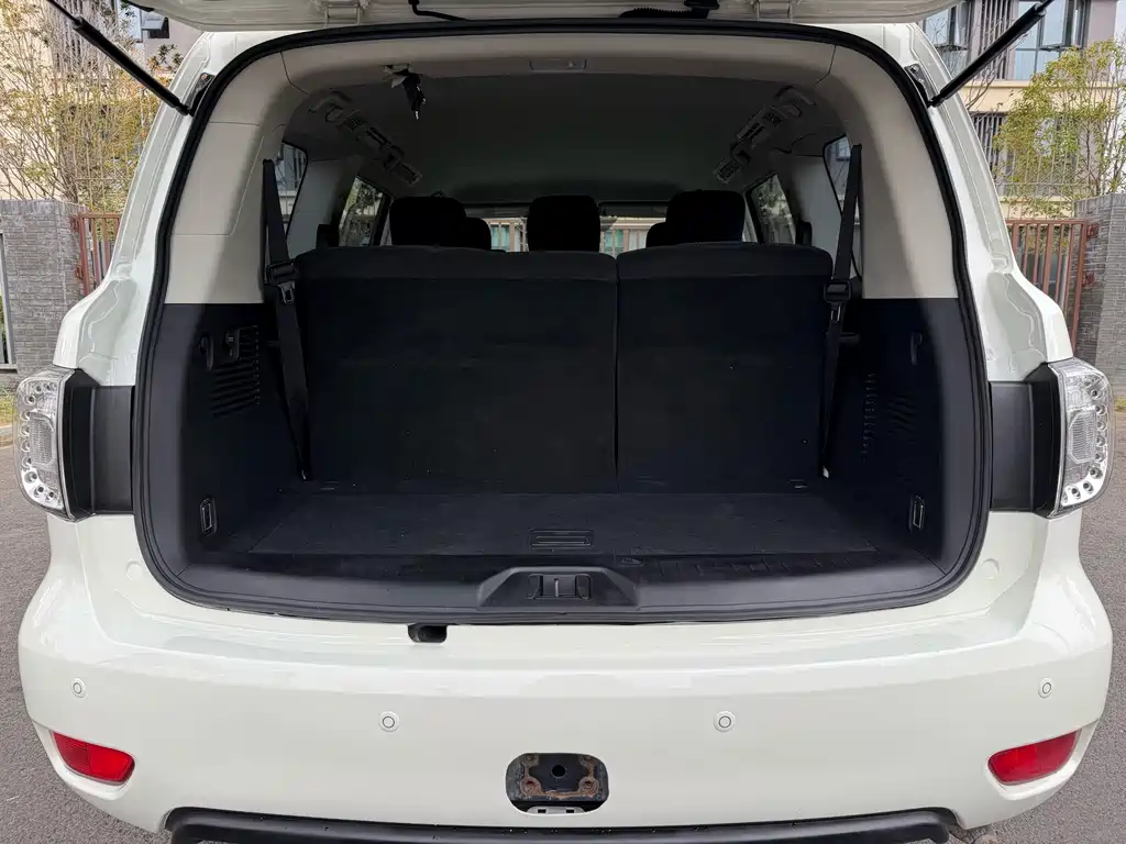 Nissan Patrol — миниатюра 18