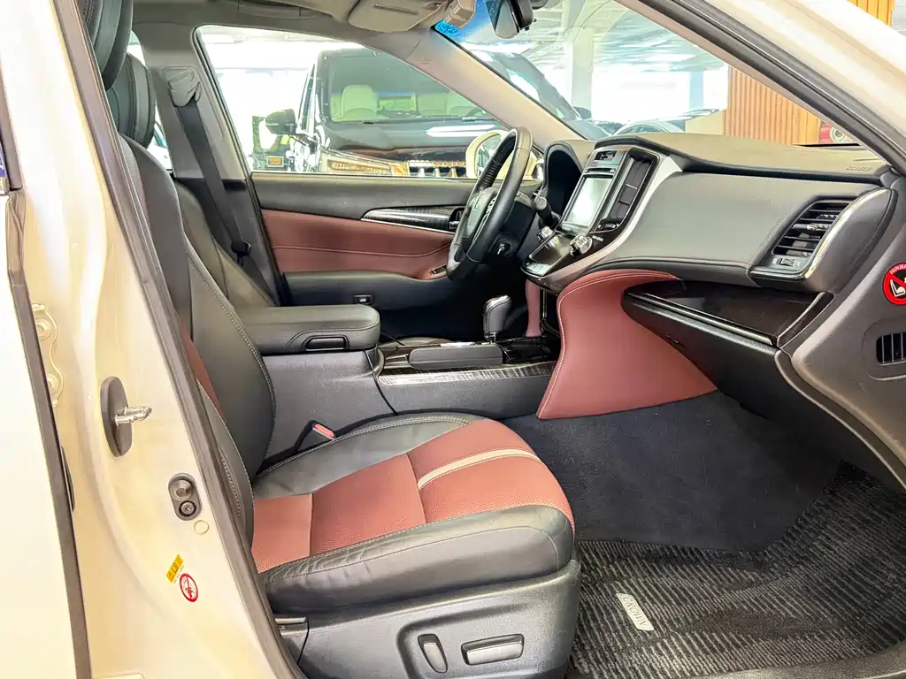Toyota Crown — миниатюра 7
