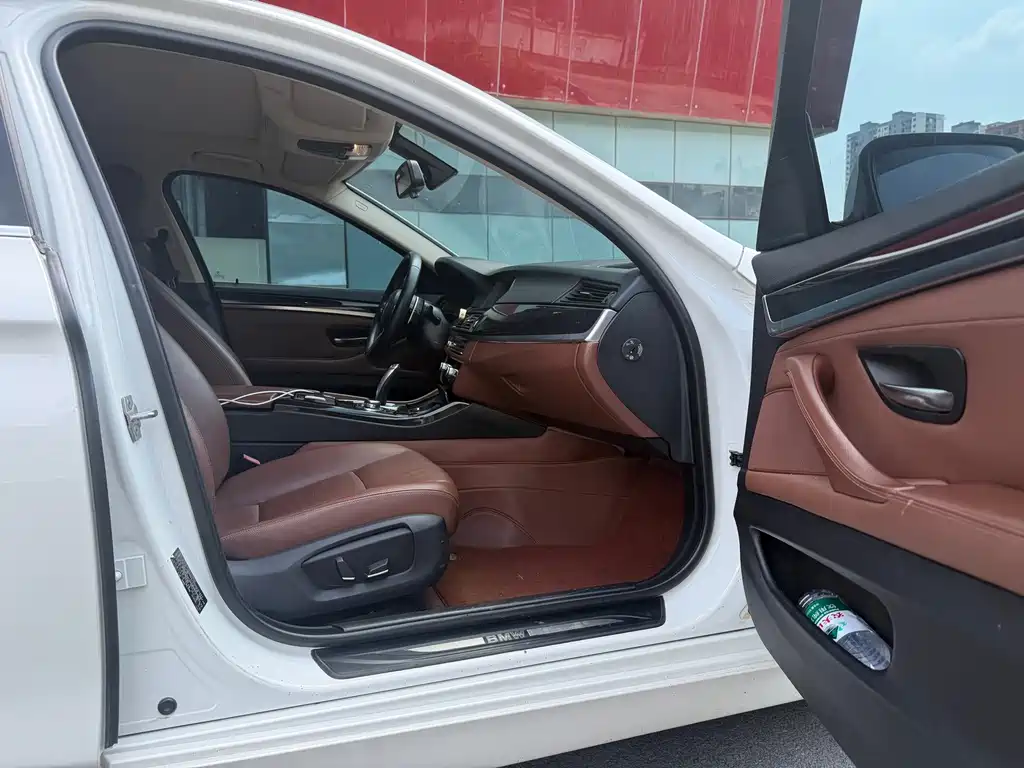 BMW 5 Series — миниатюра 11