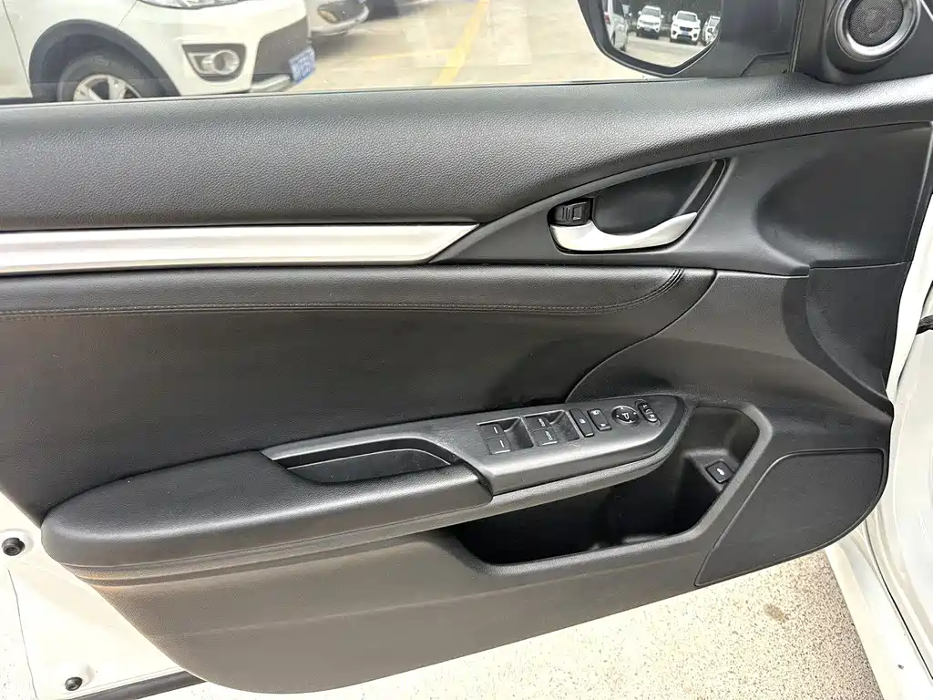 Honda Civic — миниатюра 8