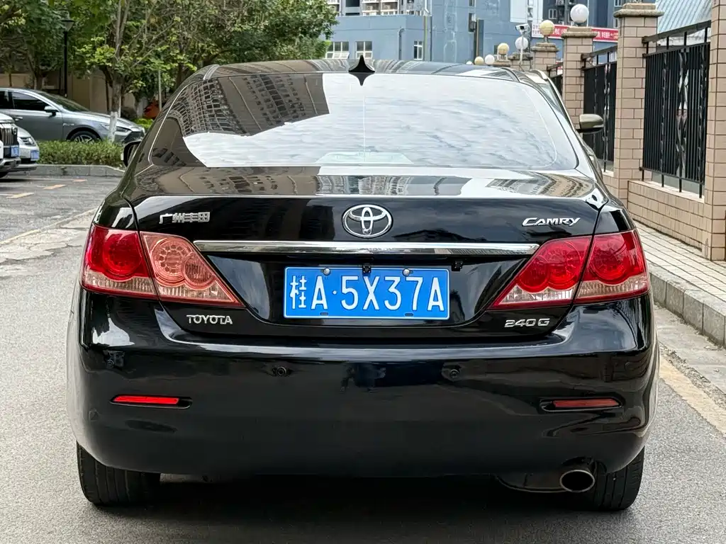 Toyota Camry — миниатюра 4