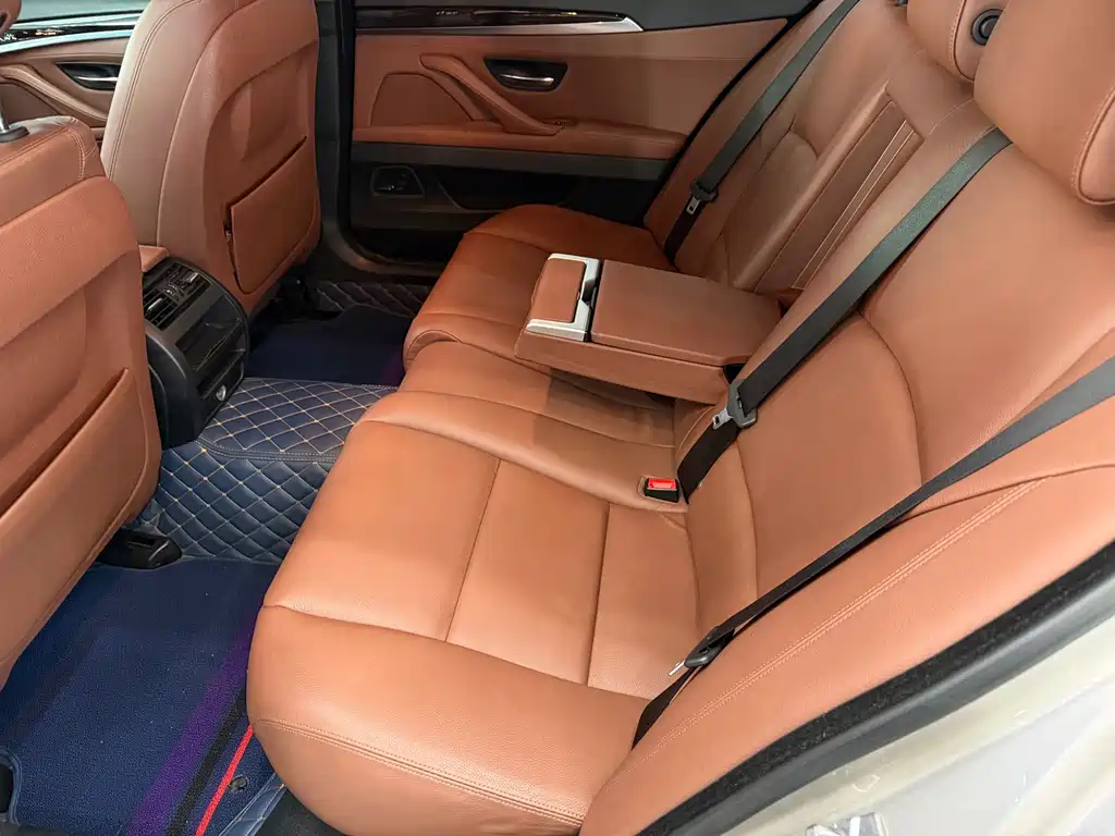 BMW 5 Series — миниатюра 13