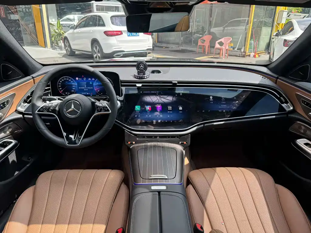 Mercedes-Benz E-Class — миниатюра 6