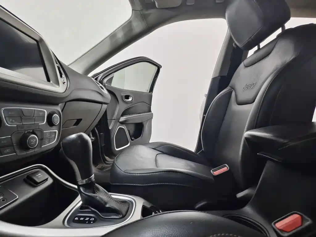 Jeep Compass — миниатюра 12