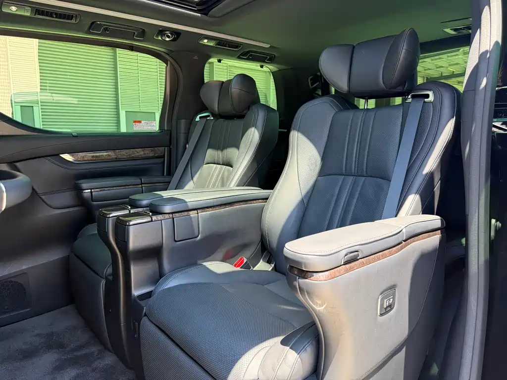 Toyota Vellfire 2020 2.5L HV Luxury
