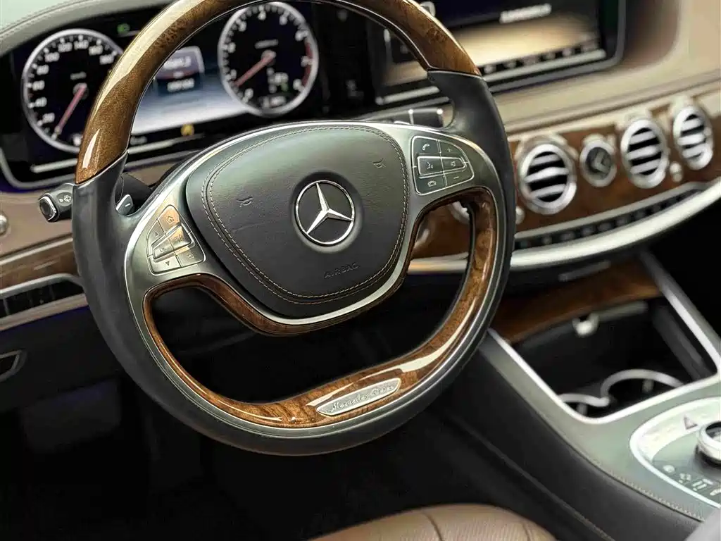 Mercedes-Benz S-Class — миниатюра 11