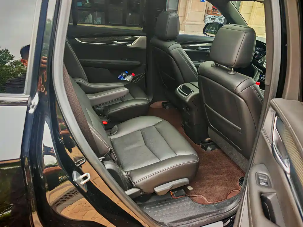Cadillac XT6 — миниатюра 10