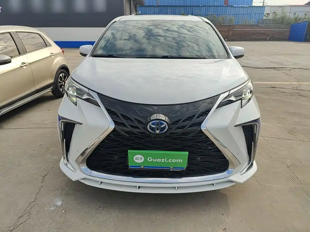 Toyota Sienna — миниатюра 3