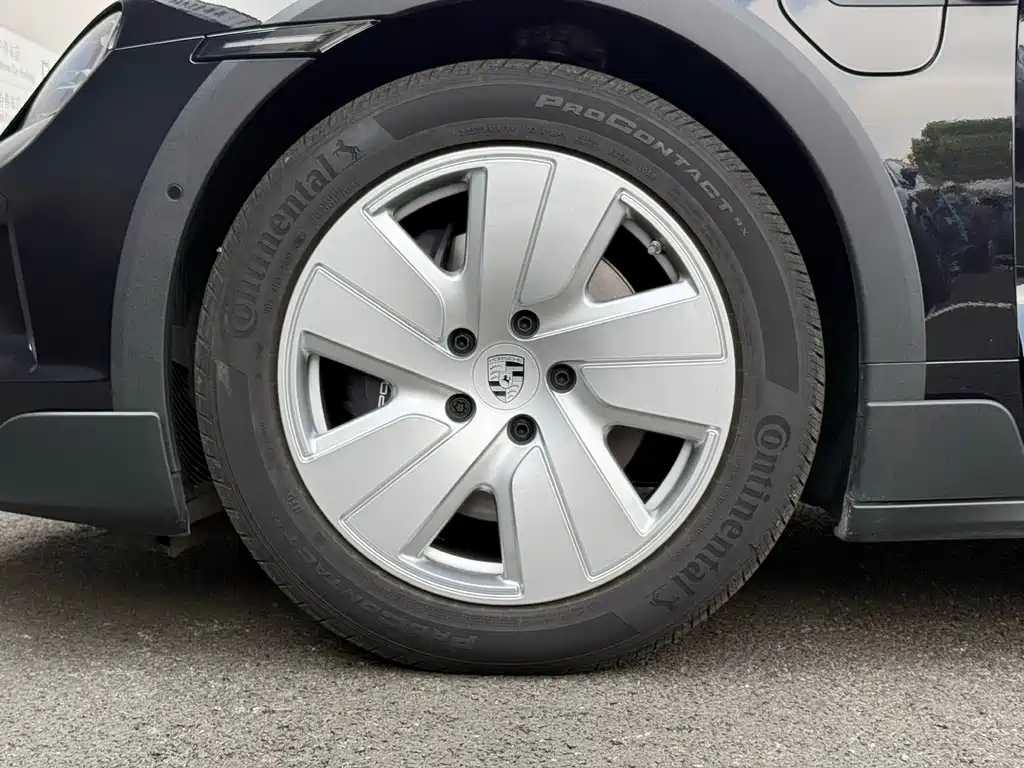 Porsche Taycan — миниатюра 7