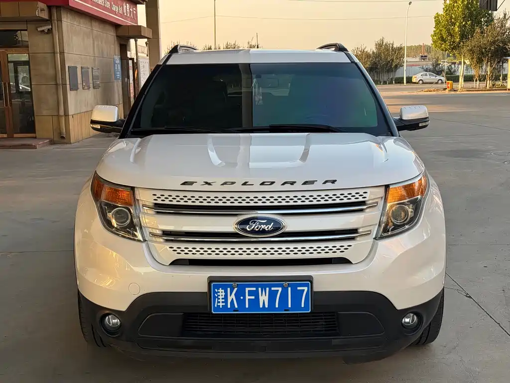 Ford Explorer (Import) — миниатюра 3