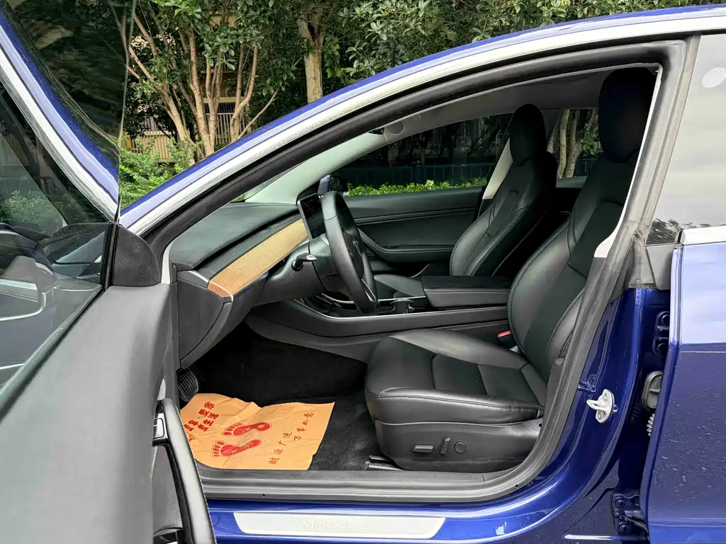 Tesla Model 3 — миниатюра 7