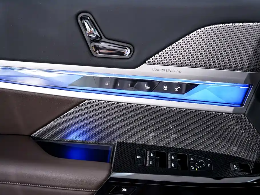 BMW 7 Series — миниатюра 23
