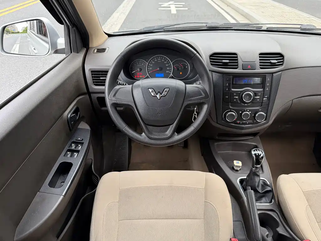 Wuling Hongguang — миниатюра 12