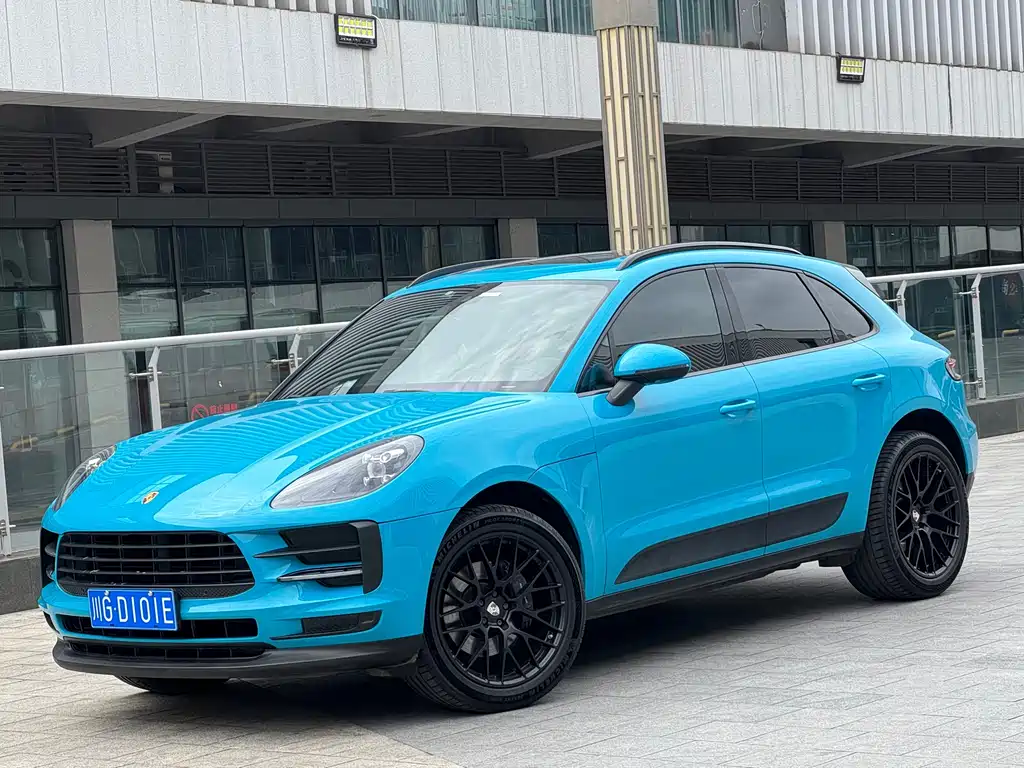 PORSCHE MACAN