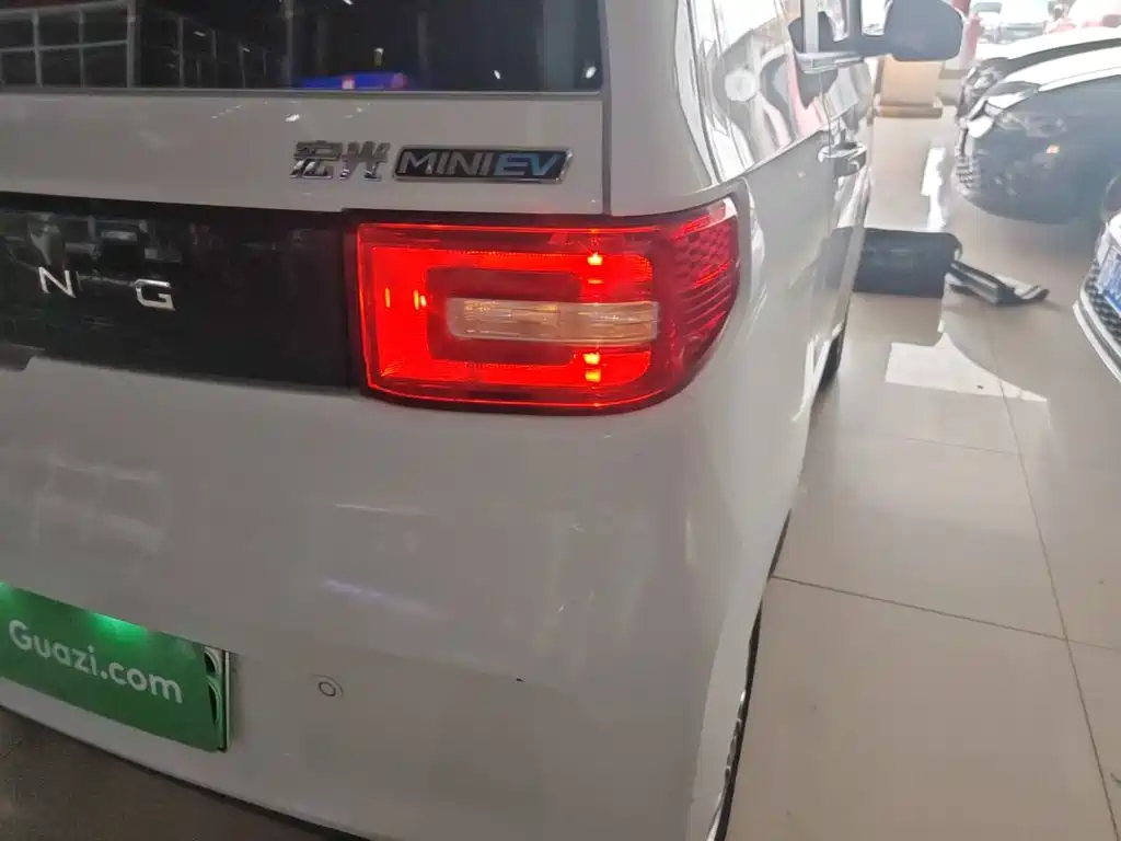 Wuling MINIEV — миниатюра 8