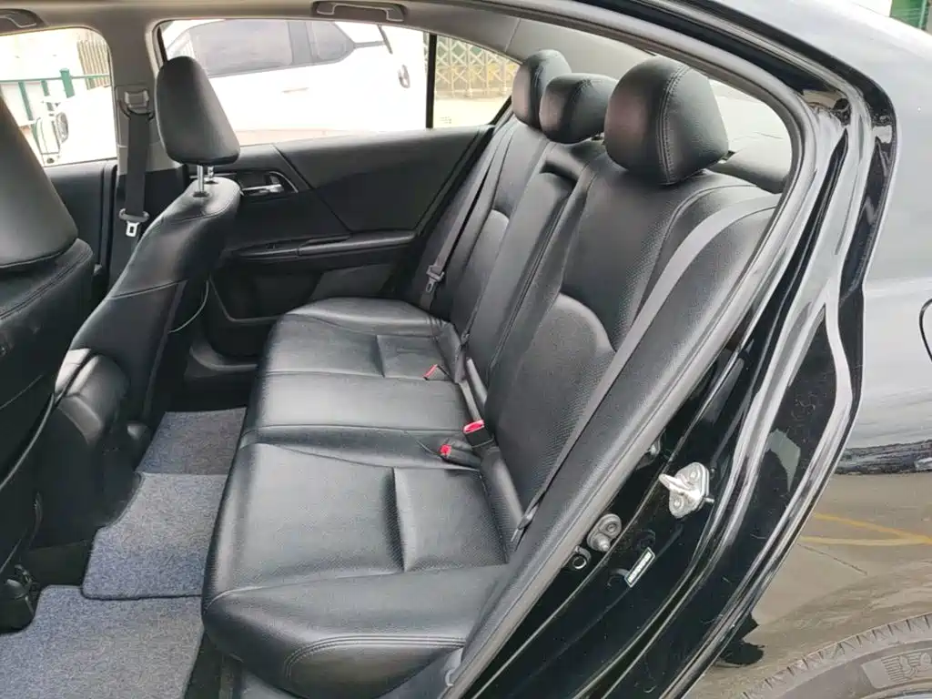 Honda Accord — миниатюра 17
