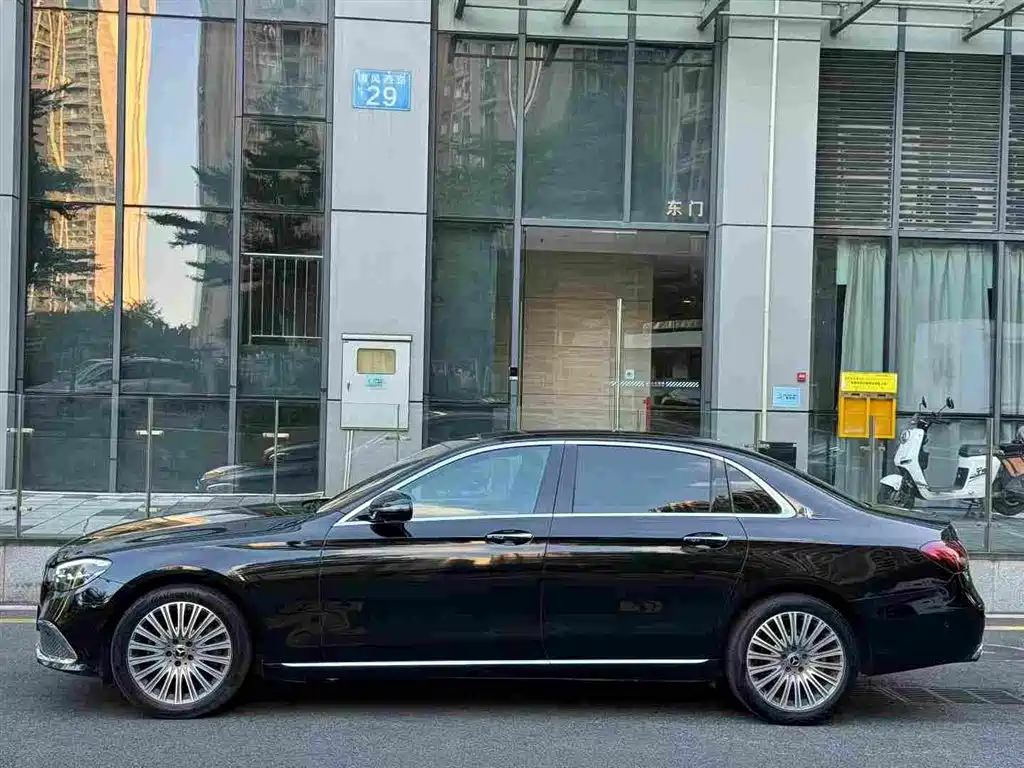 Mercedes-Benz E-Class — миниатюра 3