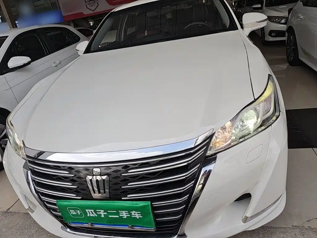 Toyota Crown — миниатюра 3