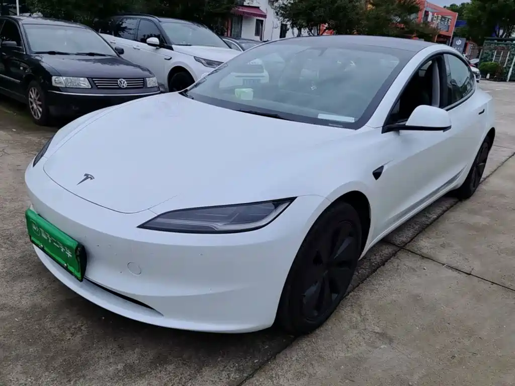 Tesla Model 3 — миниатюра 2