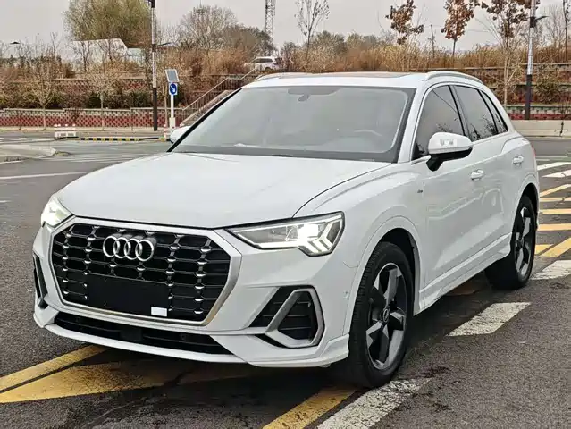 AUDI Q3 2021