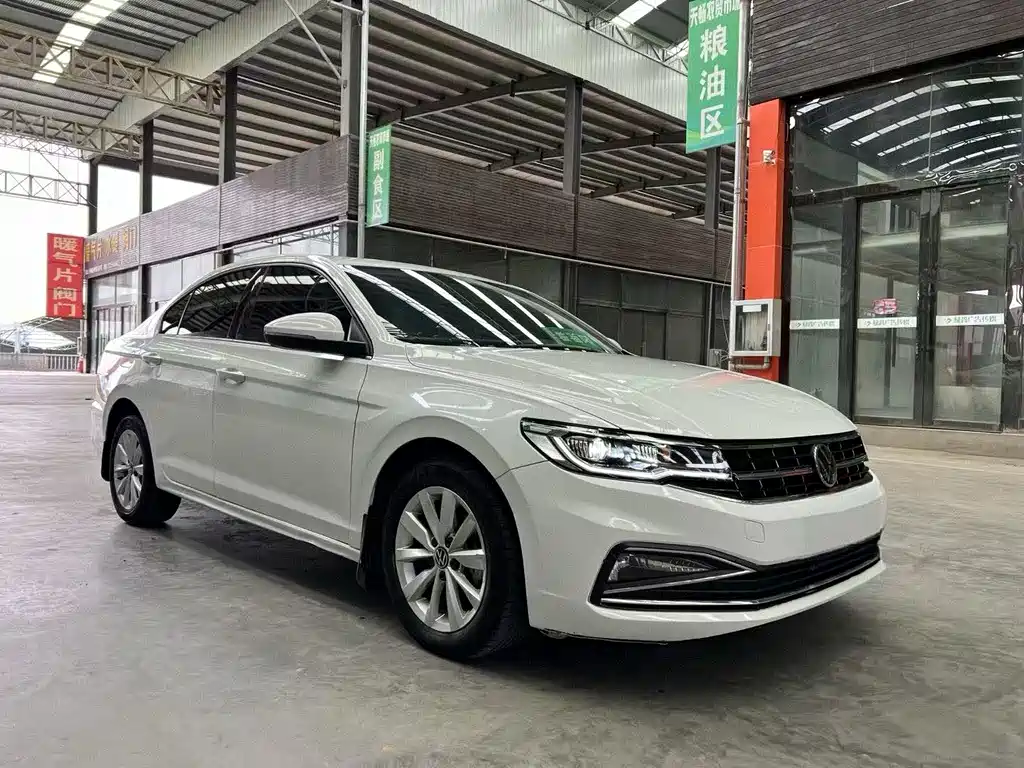 VOLKSWAGEN BORA