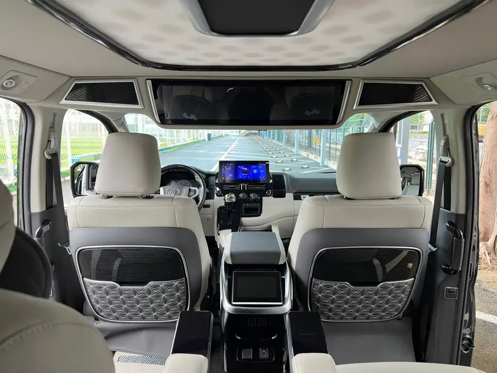 Toyota Hiace — миниатюра 19
