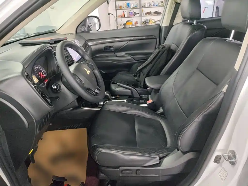 Mitsubishi Outlander — миниатюра 15
