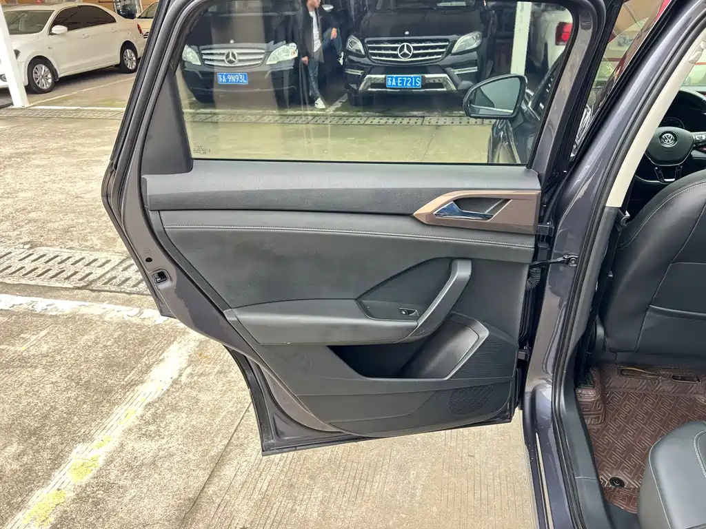 Volkswagen Tharu — миниатюра 10