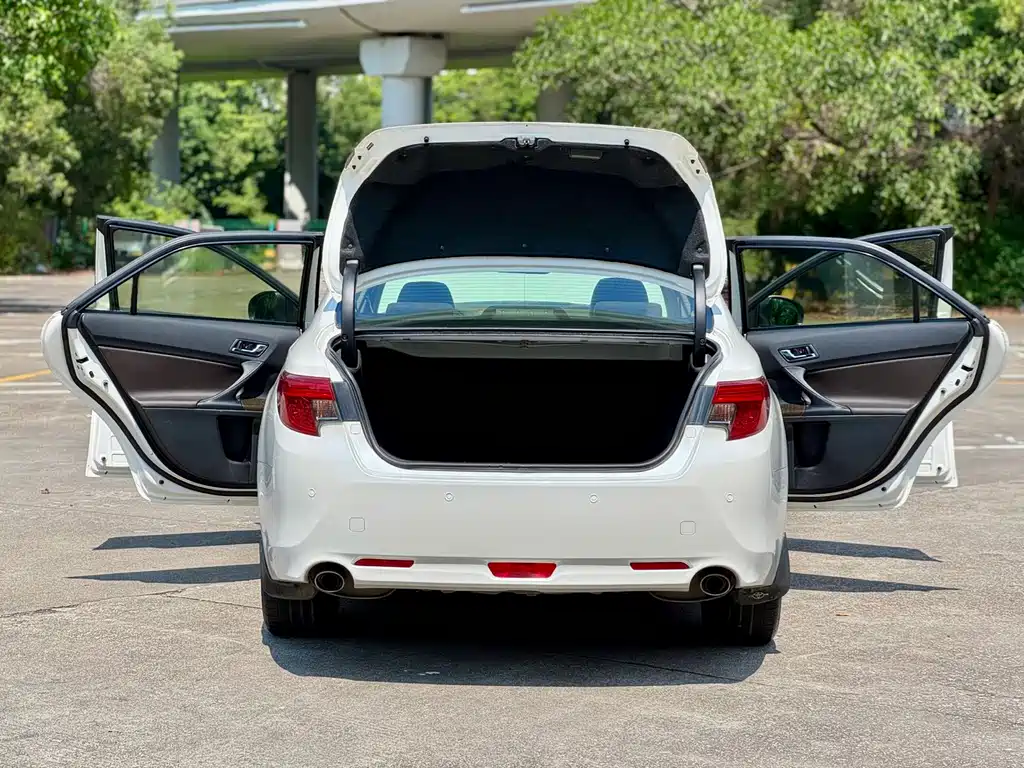 Toyota Reiz — миниатюра 21