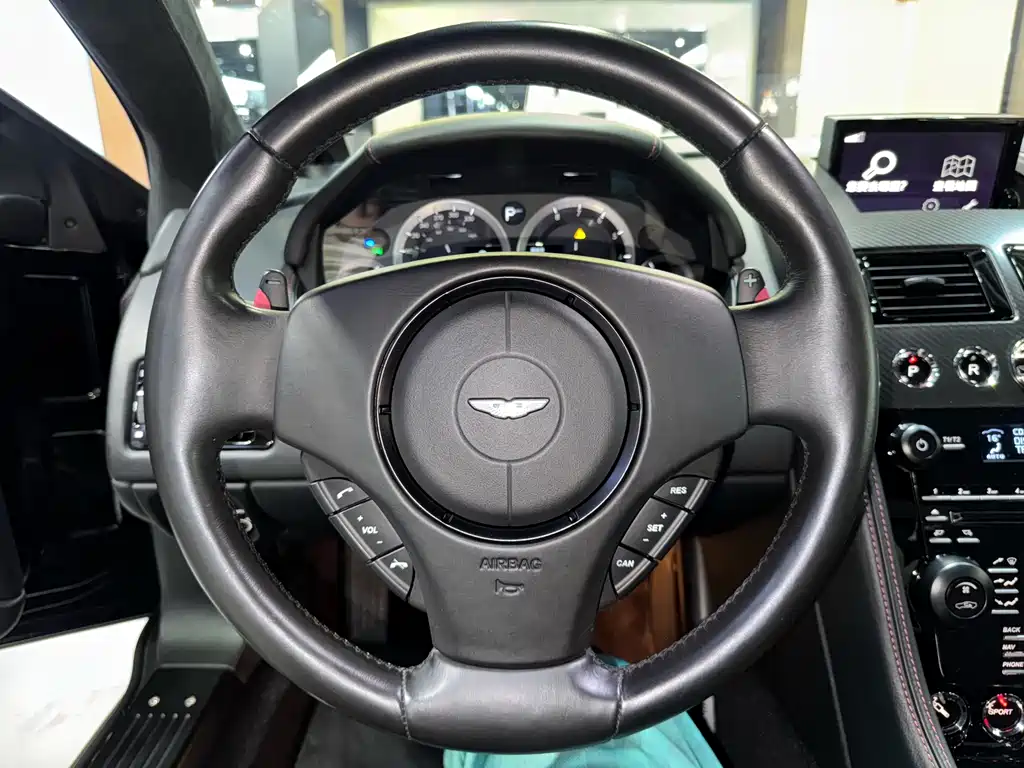 Aston Martin DB9 — миниатюра 11
