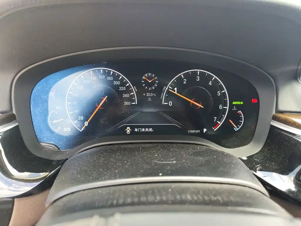 BMW 5 Series — миниатюра 7