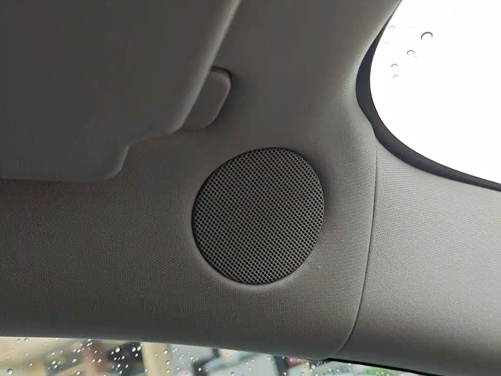 Tesla Model 3 — миниатюра 17