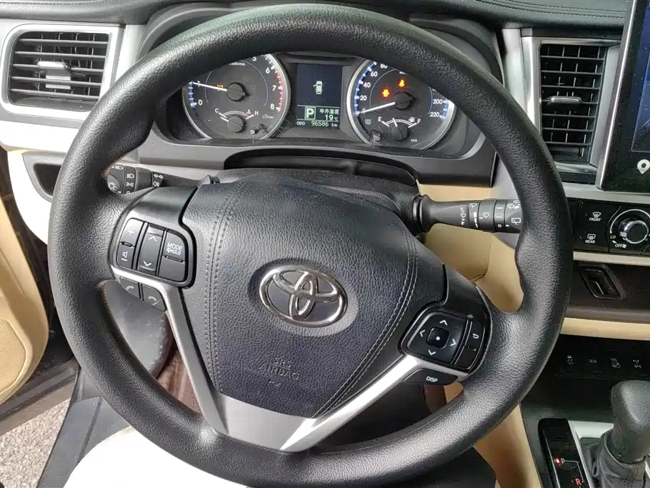 TOYOTA HIGHLANDER