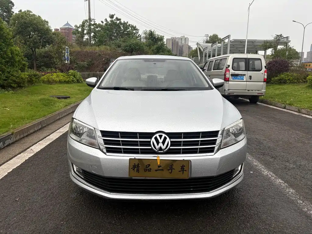 Volkswagen Lavida 2013