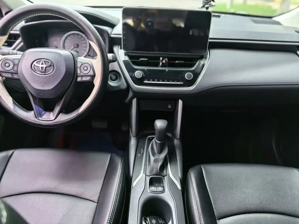 Toyota Corolla Cross — миниатюра 13